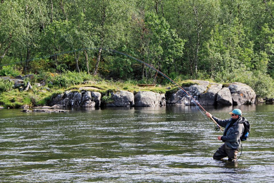 Det er bare å krysse fingrene, og er du heldig, kan det være du som står med en stangbøy som det her i 2019!