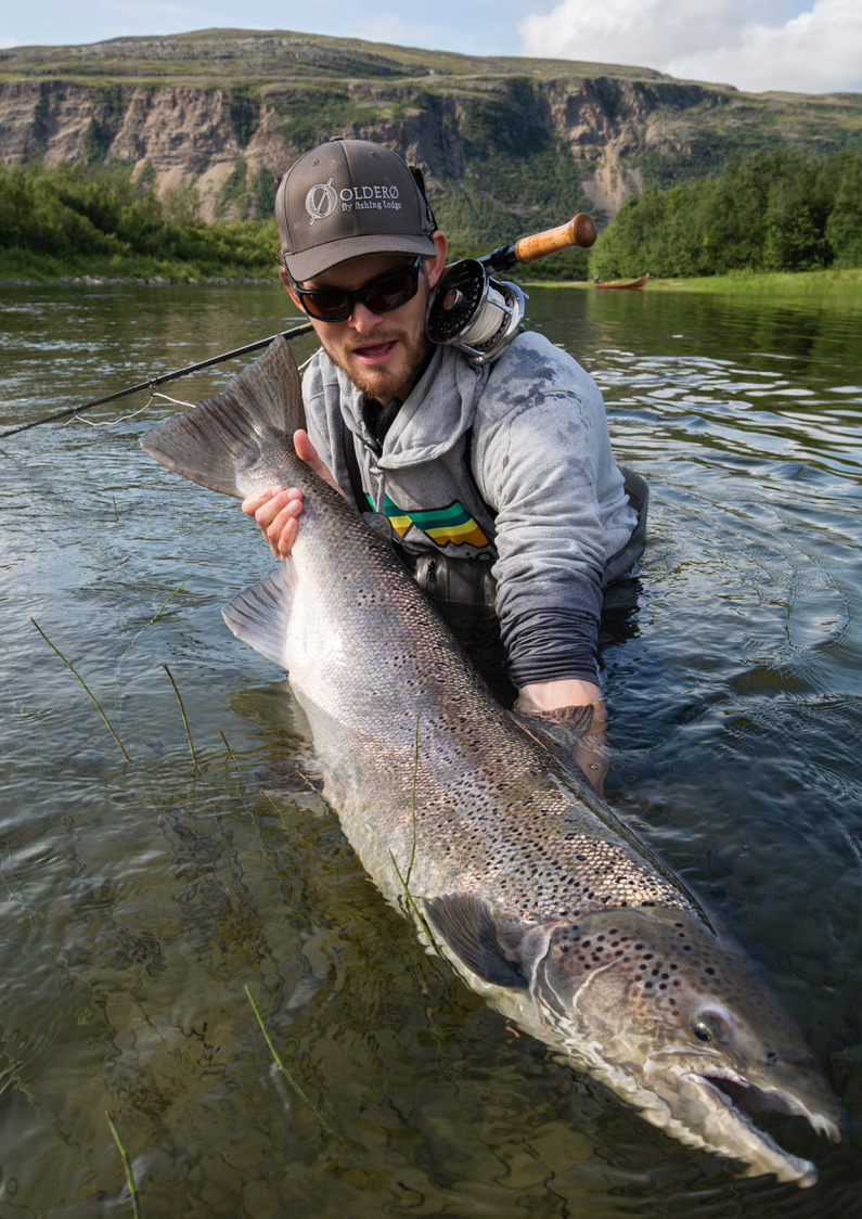 Stephan Dombaj is the winner of a Vision flyfishing-set donated by Vision with this contribution. A fish weighed in a weighing net to be 19,2 kilos. Additionally Håvard Steffenak and Mikko Virranniemi each geta consolation price for their contributions.